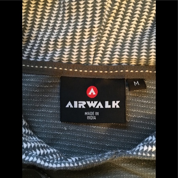 Airwalk.  Hooded shirt.  Size Medium - Picture 5 of 12
